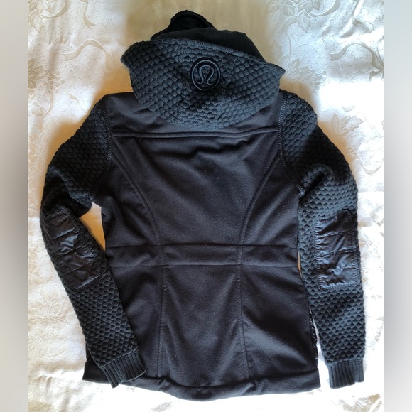 Lululemon Miracle Jacket in Black - Picture 7 of 8